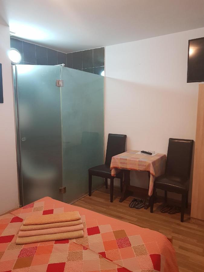 Pansion Lug Hotel Belgrade Luaran gambar